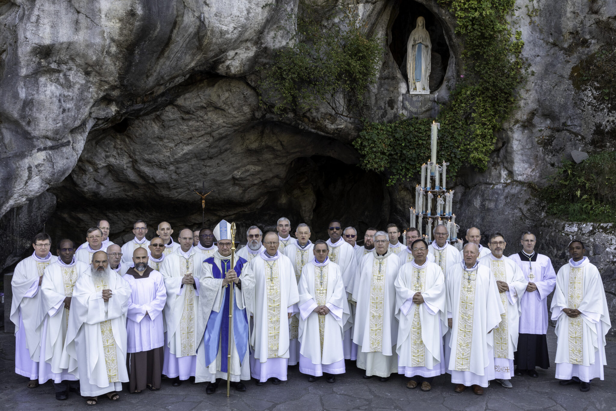 De Chapelains Sanctuaire Notre Dame De Lourdes