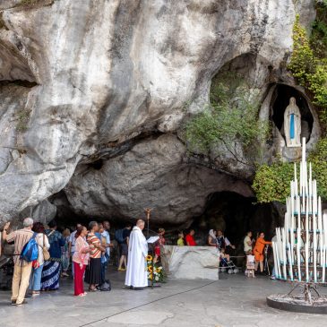 31. Dezember Eröffnung des Heiligen Jubeljahres in Lourdes