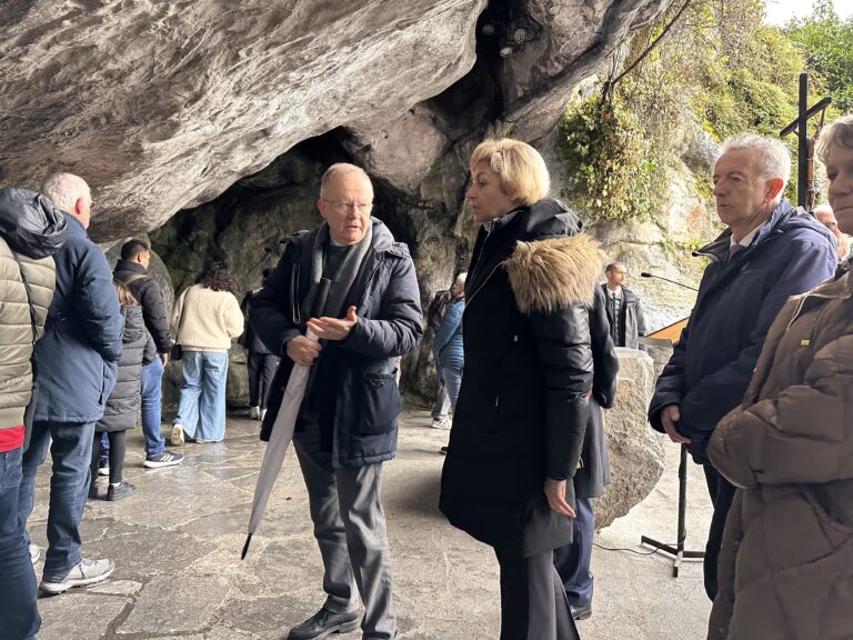 Visite de Nathalie Delattre, ministre déléguée au Tourisme, au Sanctuaire Notre-Dame de Lourdes