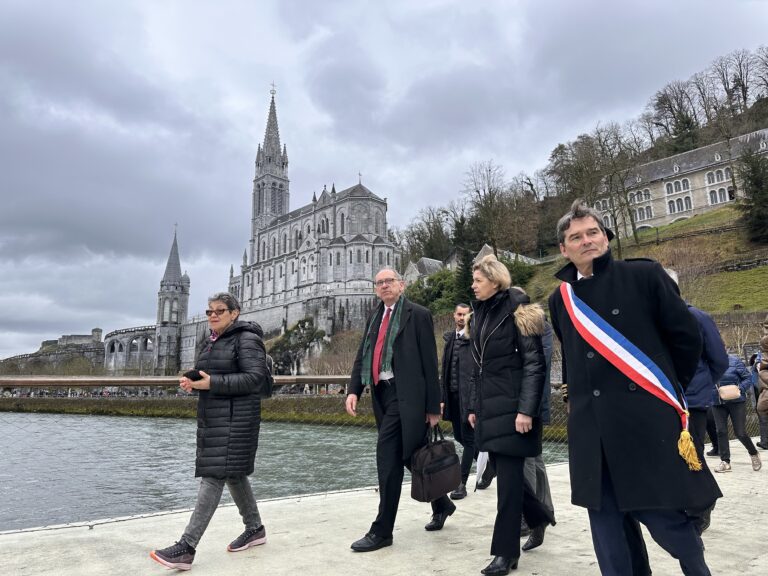 Visite de Nathalie Delattre, ministre déléguée au Tourisme, au Sanctuaire Notre-Dame de Lourdes