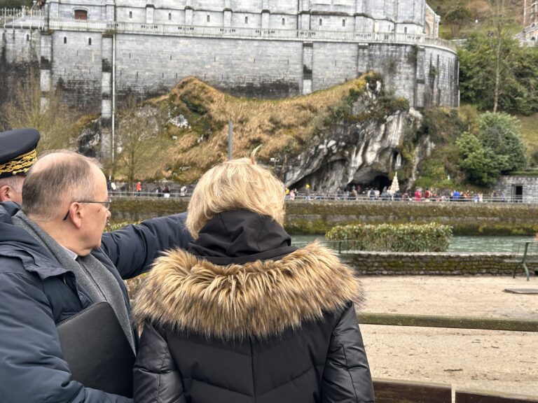 Visite de Nathalie Delattre, ministre déléguée au Tourisme, au Sanctuaire Notre-Dame de Lourdes