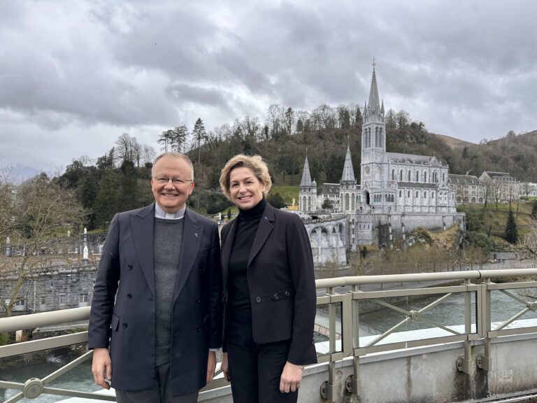 Visite de Nathalie Delattre, ministre déléguée au Tourisme, au Sanctuaire Notre-Dame de Lourdes